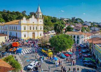 Vista aérea da cidade com mais aproximação