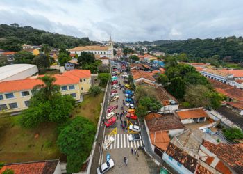 Vista aérea da cidade ruas laterais