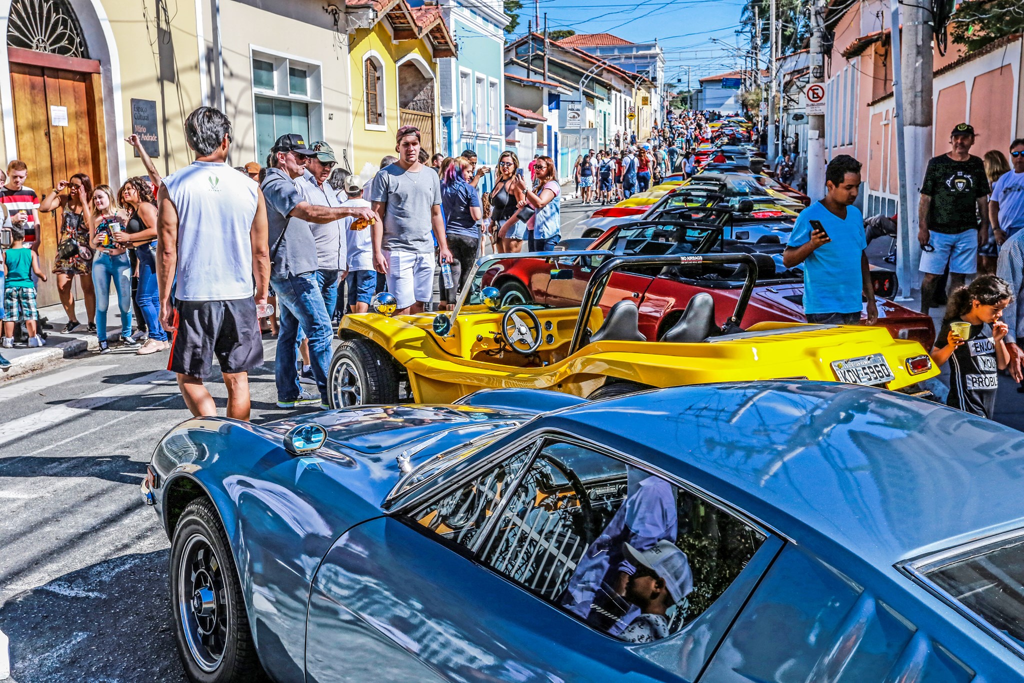 Carros antigos em exposição