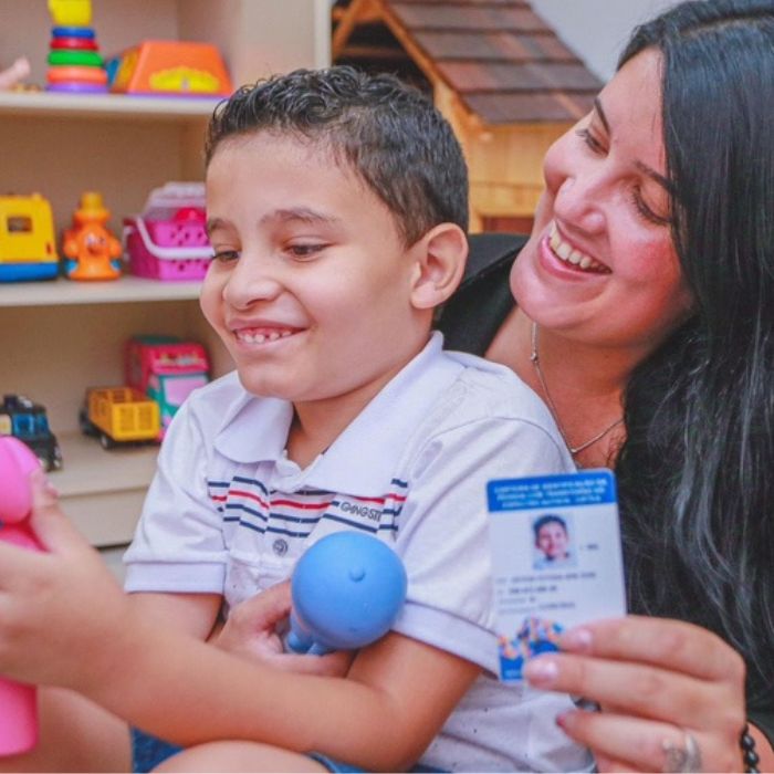 Carteira TEA, mãe e filho