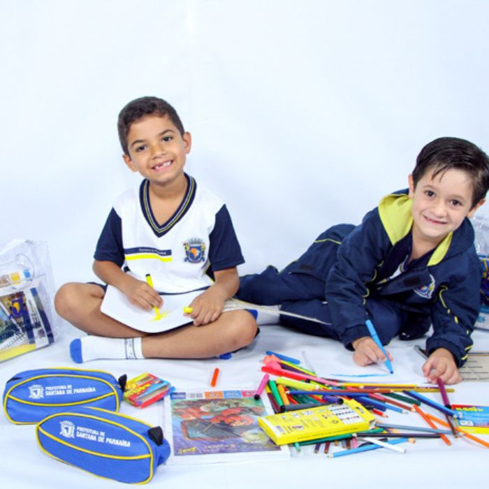 alunos e material escolar