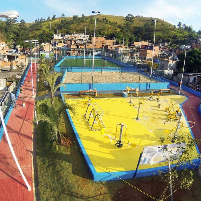 Construção de 20 praças esportivas