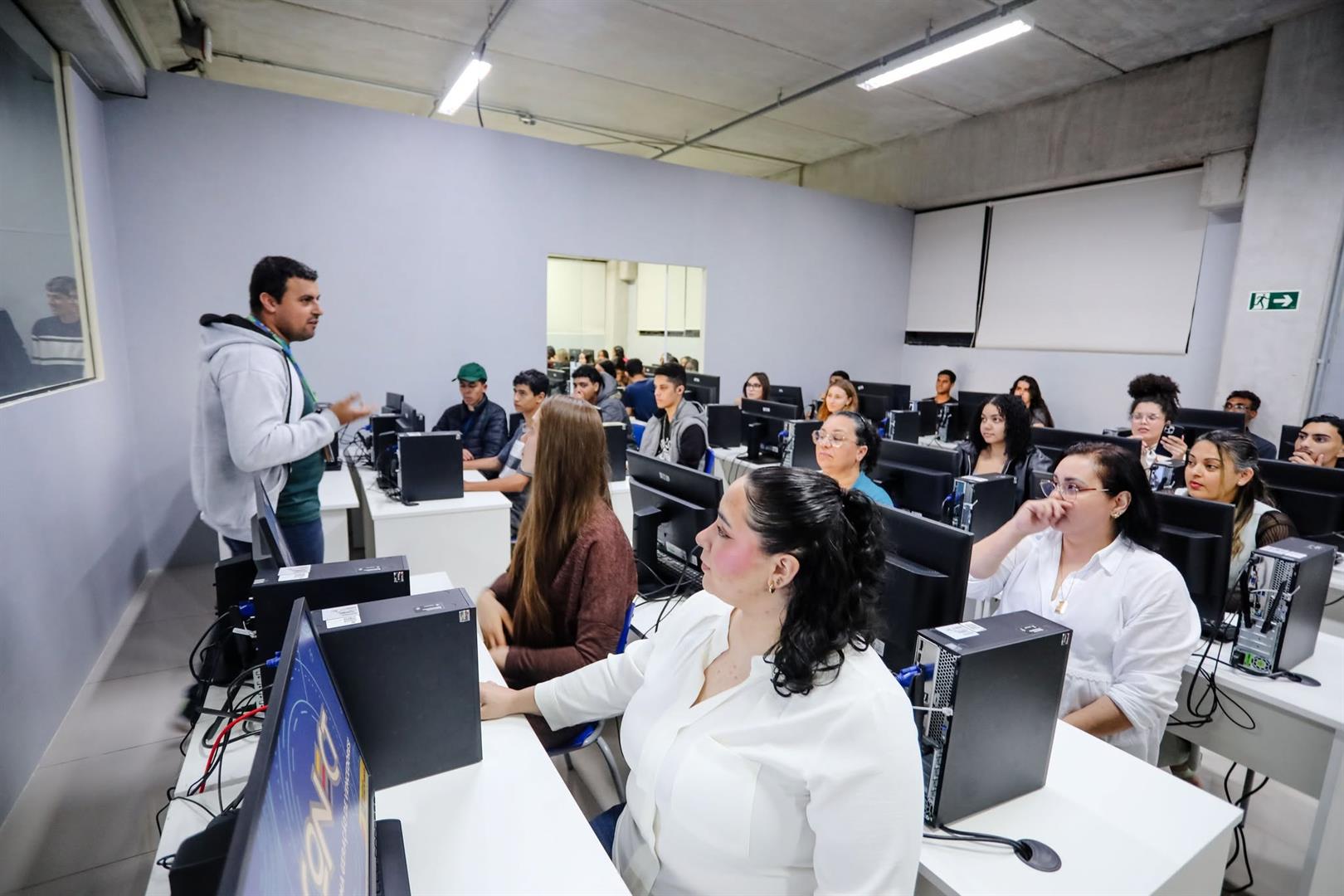 Implantação da Universidade Virtual de Santana de Parnaíba-UNIPARNA