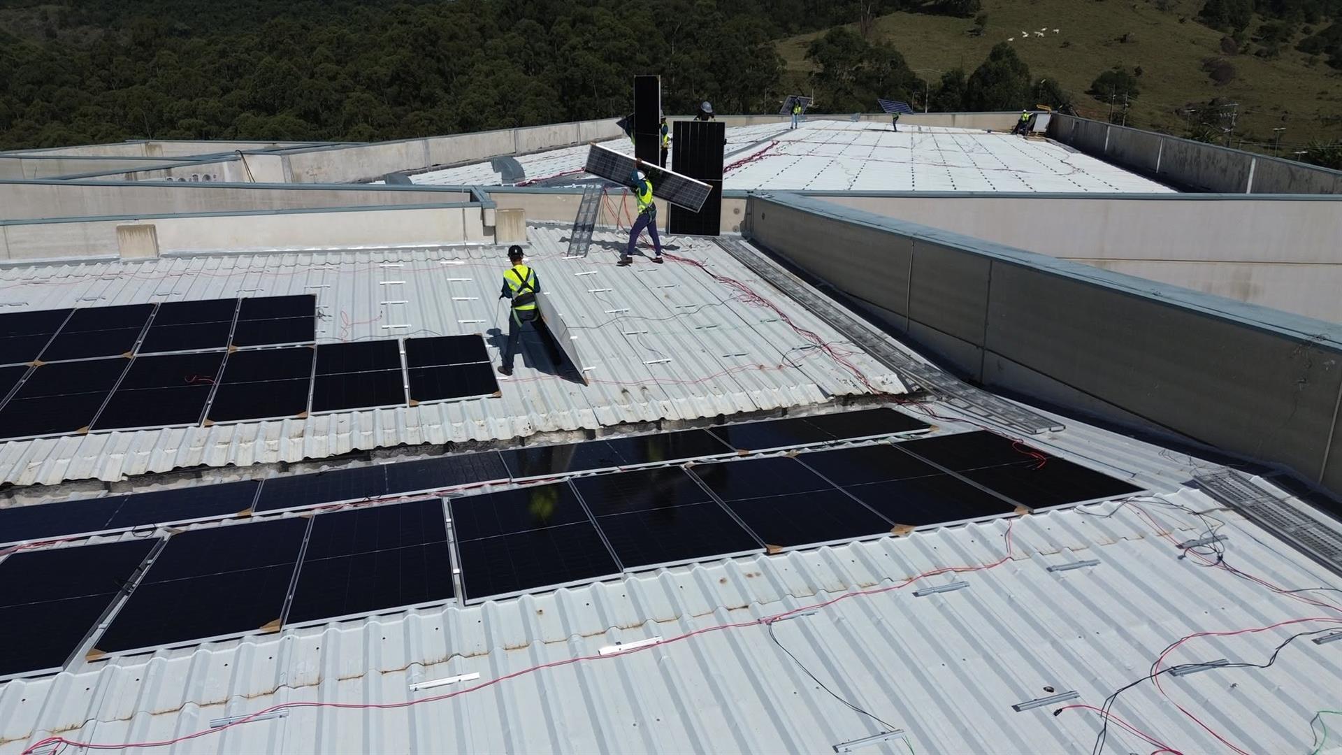 Implantação de usinas fotovoltaicas em todos os colégios